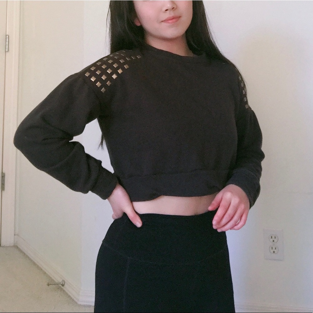 Cropped crew neck with small metallic decorations